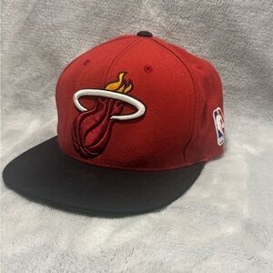 Miami Heat Basketball NBA Red‎ and Black Mitchell & Ness SnapBack Hat